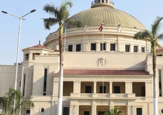 رئيس جامعة القاهرة يوجه بتسهيلات لطلاب الامتحانات المتأخرين بسبب الطقس