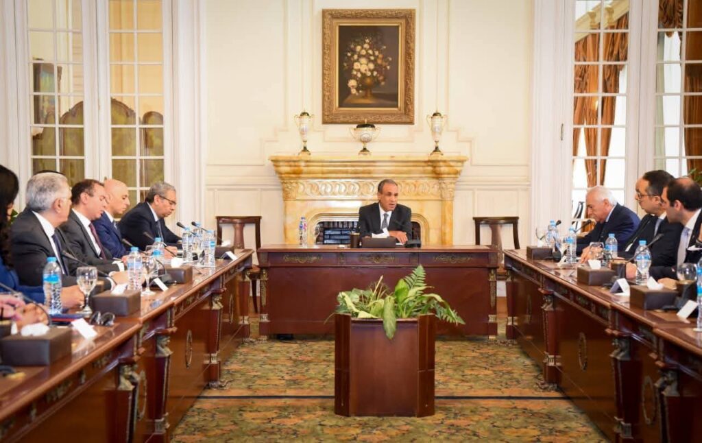 وزير الخارجية يستقبل وفدًا من غرفة التجارة الأمريكية بالقاهرة