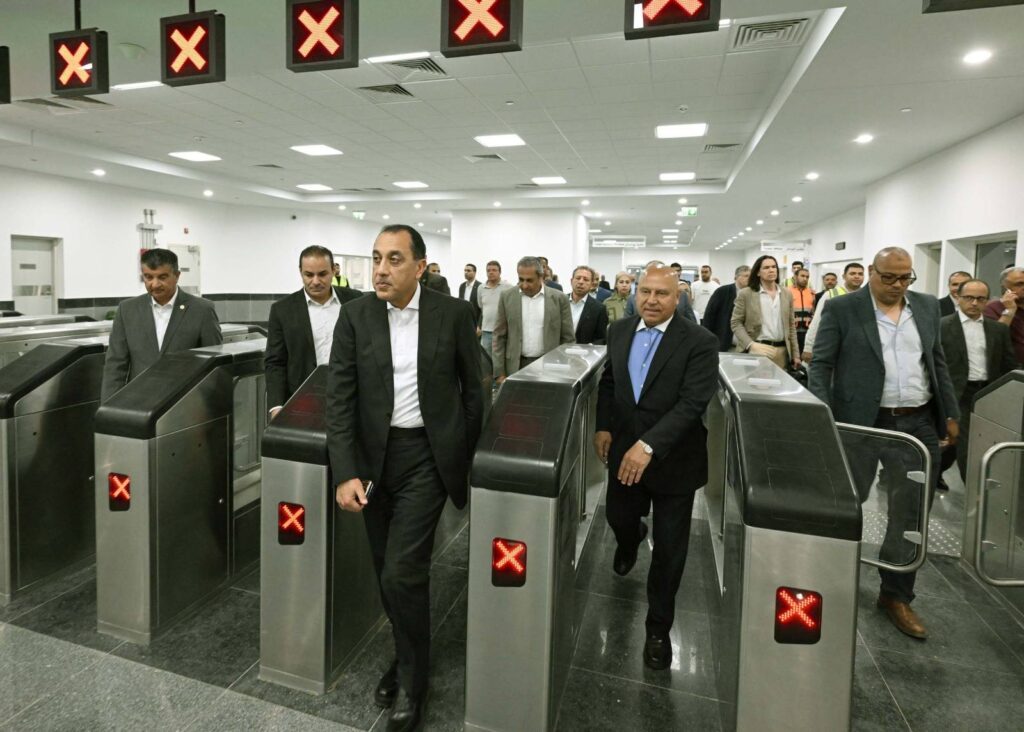 مدبولي يتفقد مونوريل شرق النيل ويؤكد التوسع في النقل الجماعي الأخضر