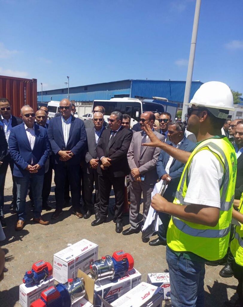 وزير الاستثمار يتفقد ميناء الدخيلة لتسريع الإفراج الجمركي وتحسين الخدمات