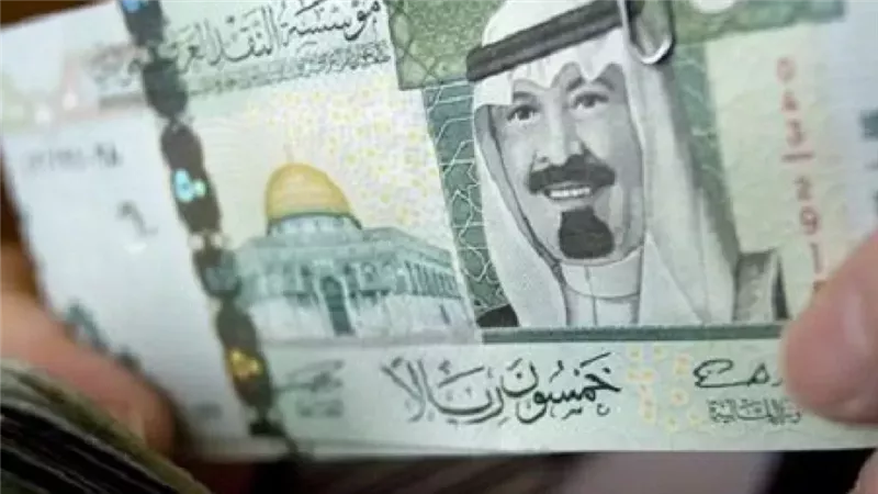 استقرار الريال السعودي أمام الجنيه المصري مع تزايد الطلب الموسمي على العملة
