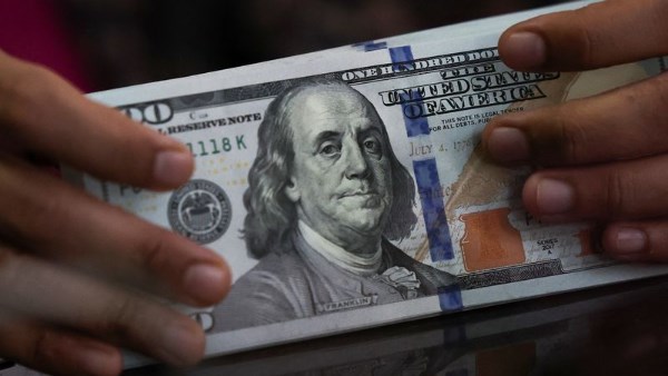 الدولار يستقر نسبيًا وتحويلات المصريين تدعم الاقتصاد بقوة