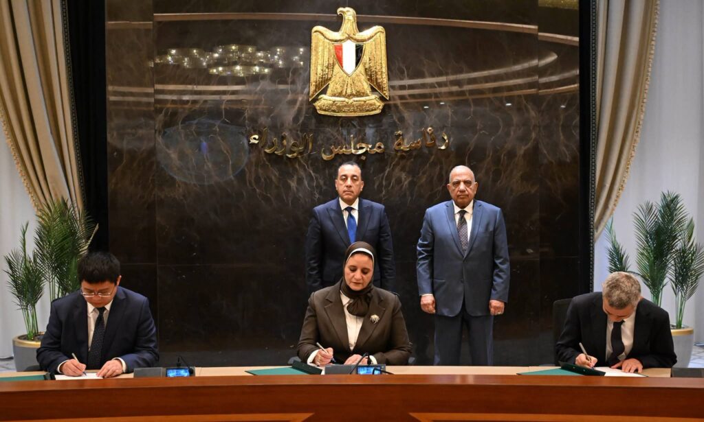 مدبولي يشهد إنشاء أول مصنع لتوربينات الرياح بمصر