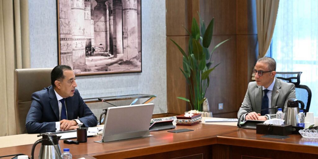 مدبولي يتابع مشروعات الجيزة ويستعرض إنجازات التصالح والتطوير بالمحافظة