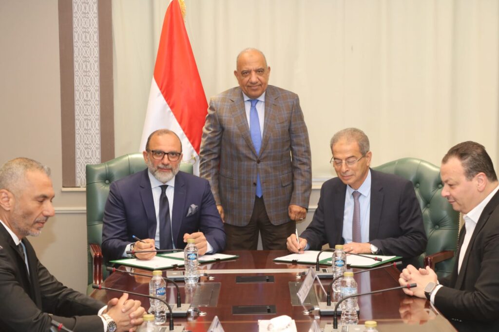 بروتوكول بين الكهرباء واتصالات مصر لتسريع التحول إلى العدادات الذكية