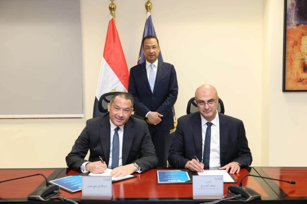 وزير الاتصالات يشهد إطلاق بطاقات SIM للأطفال