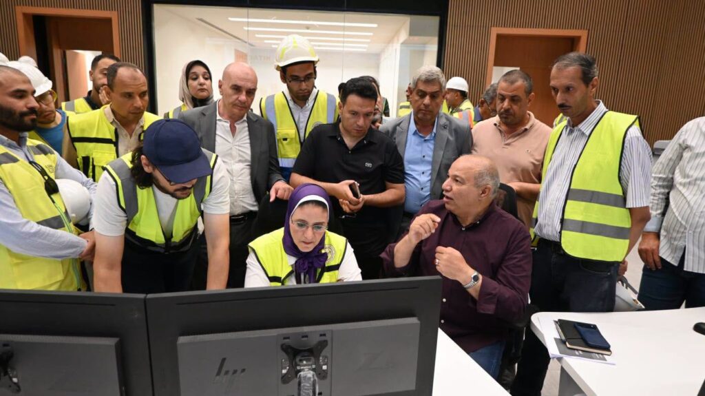 منى رزق ووفد الوكالة الفرنسية يتفقدان مركز التحكم الإقليمي الجديد بالدلتا