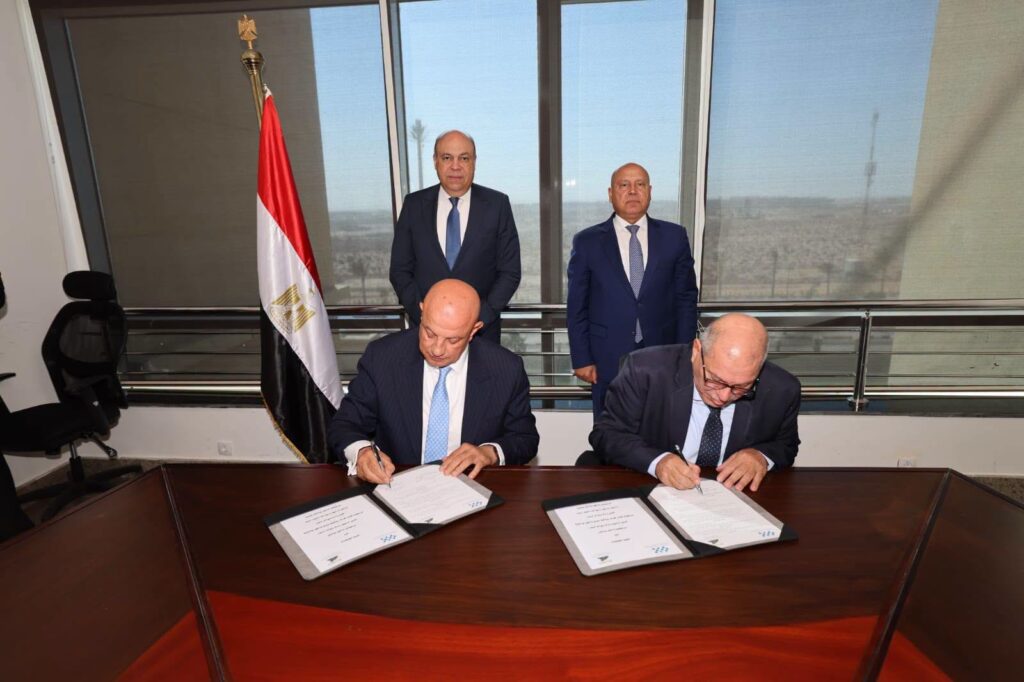 النقل والطيران يوقعان بروتوكول تطوير المطارات