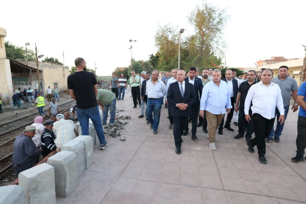 اجتماع طارئ لوزير النقل مع قيادات السكك الحديدية