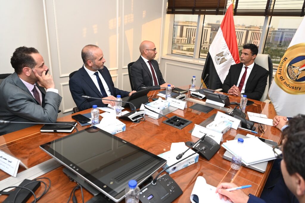 وزير الصناعة وABB مصر يبحثان توطين التكنولوجيا وتعزيز التصنيع المحلي المستدام