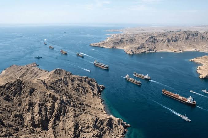 إيران: الضغوط الأمريكية تعرقل تفاهمات هرمز مع عُمان مضيق هرمز